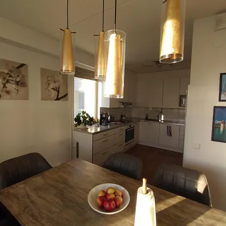 דירה Penthouse Near The West Harbor הלסינקי